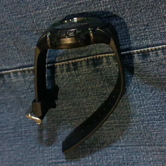 Watch - Picture 2 of 9